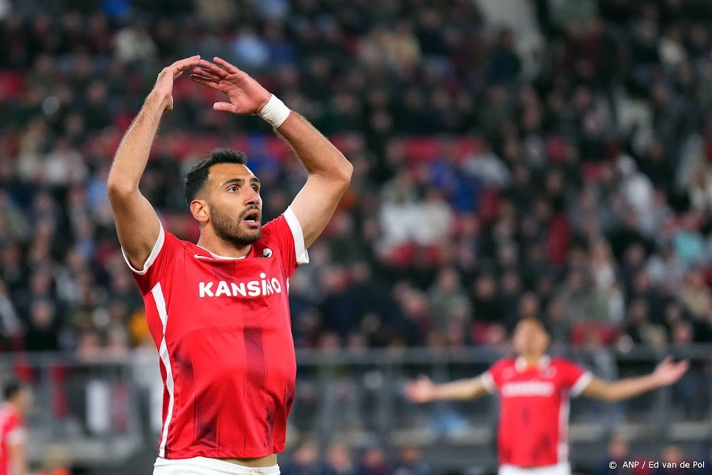 AZ wint zonder Reijnders met ruime cijfers van Lech Poznan