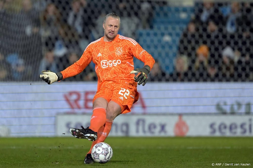 Keeper Pasveer (40) ook komend seizoen onder contract bij Ajax