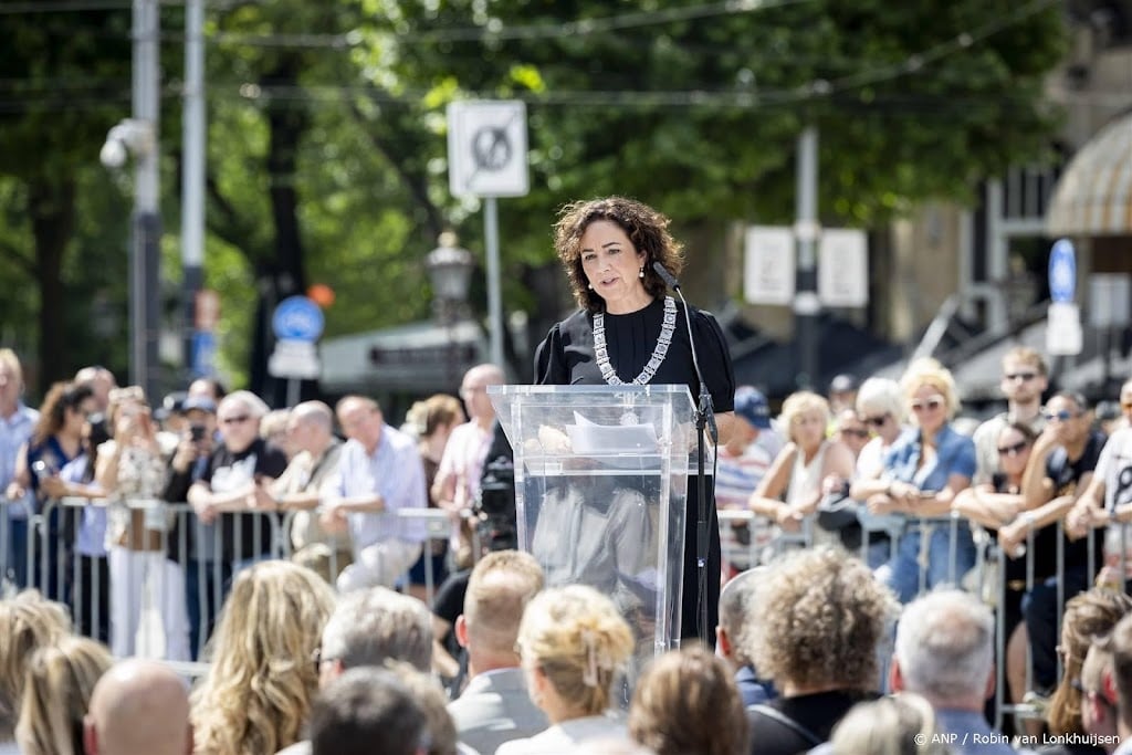 Halsema: monument herinnert aan De Vries maar ook aan de moord
