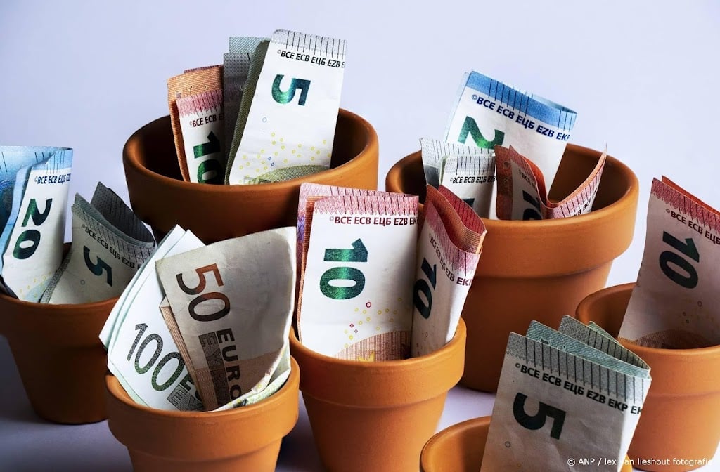 AOW-uitkeringen voor ruim de helft bekostigd uit belastinggeld