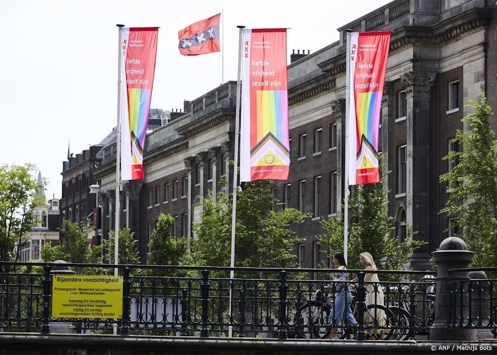 Regenboog van WorldPride wordt zichtbaar in Amsterdam