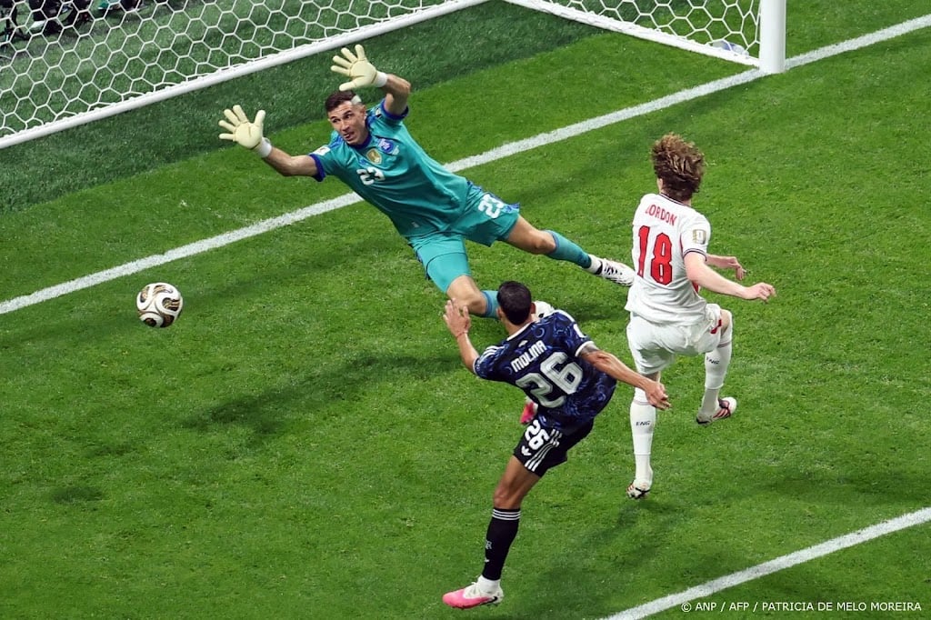 Argentinië knokt zich langs Engeland en staat weer in finale WK