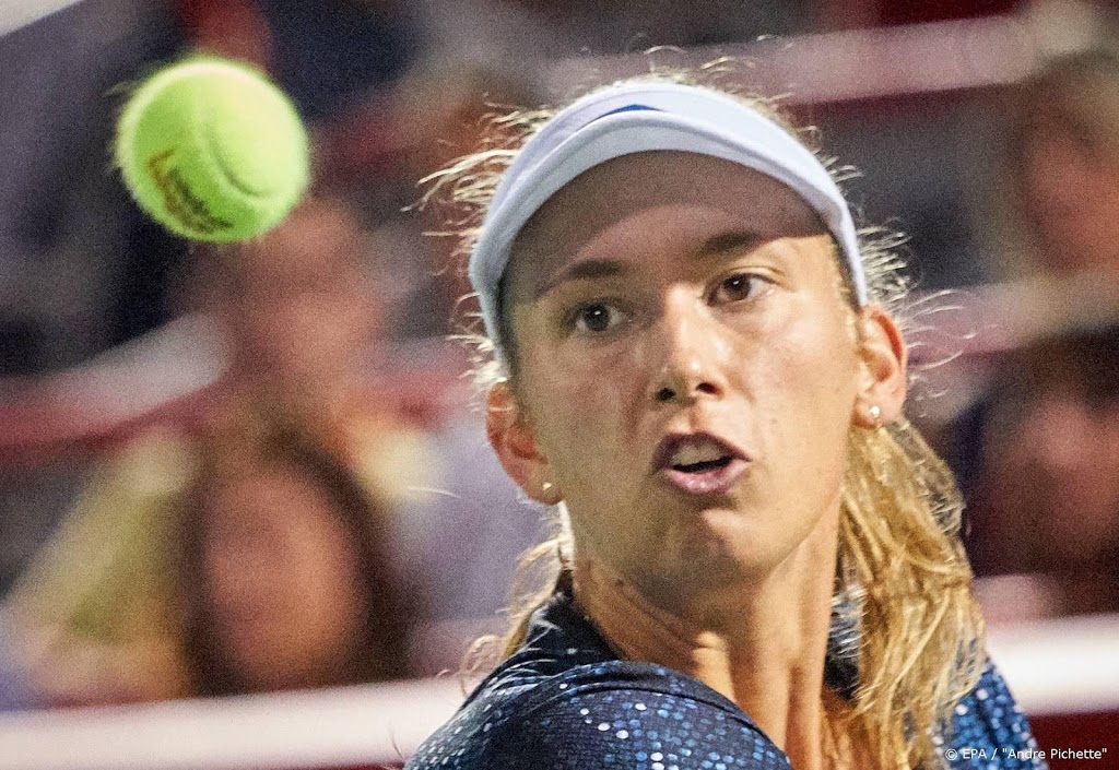 Tennissters Halep en Mertens naar finale in Praag