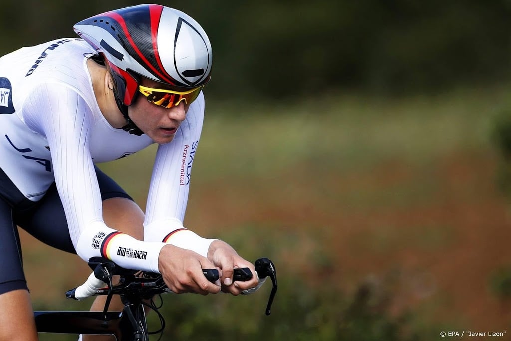 Wielrenner Kämna wint vierde etappe Critérium du Dauphiné