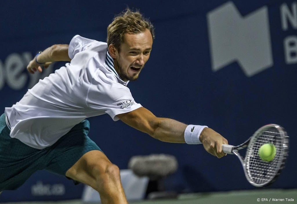 Tennisser Medvedev walst over Isner naar finale Toronto