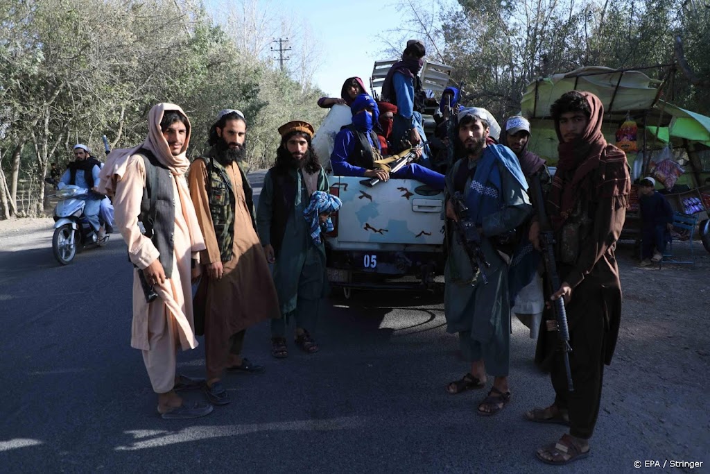 Taliban roepen in presidentieel paleis Kabul overwinning uit 