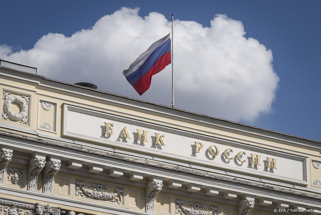 Rusland schroeft rente flink op na val roebel