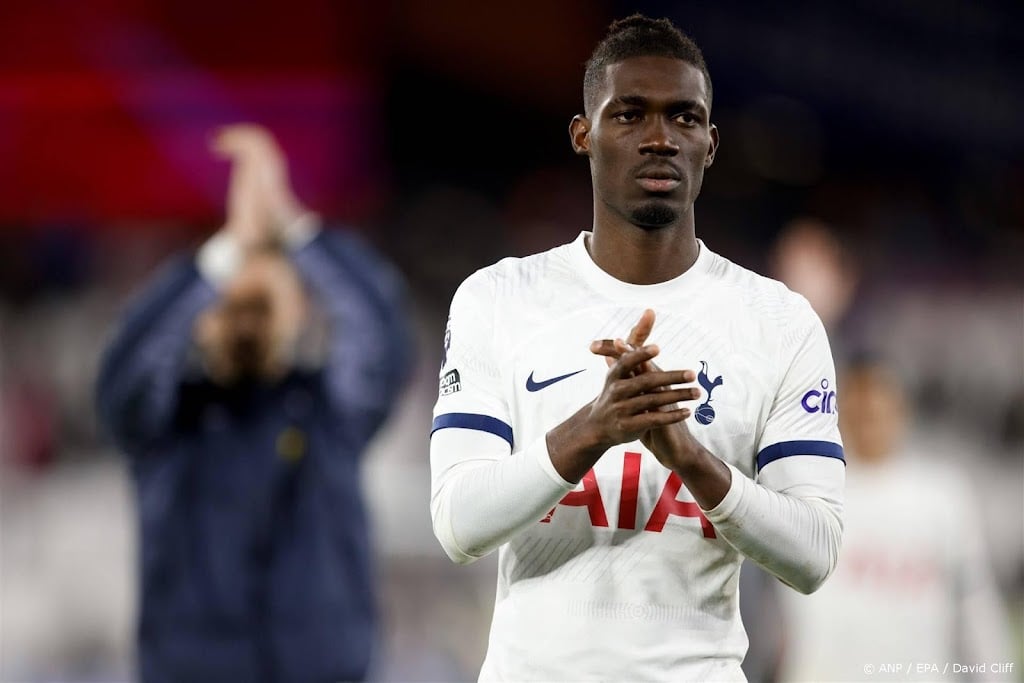 Tottenham schorst middenvelder Bissouma na lachgasvideo
