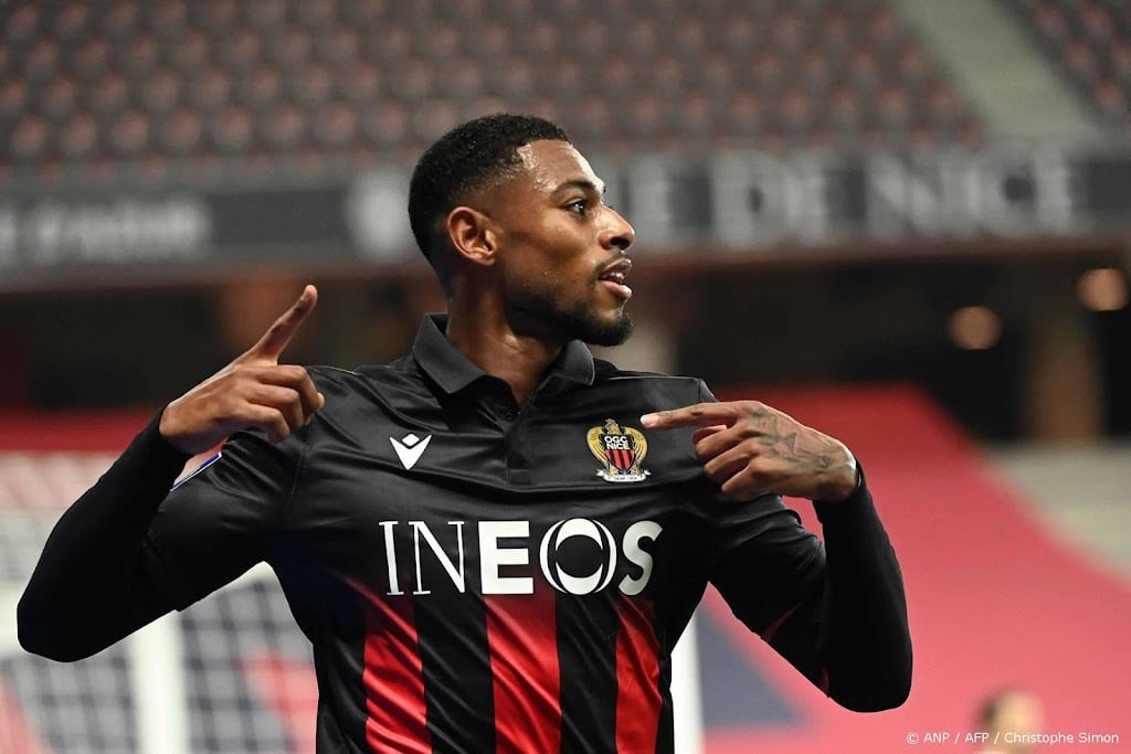 Heracles-speler Reine-Adélaïde loopt zware blessure op