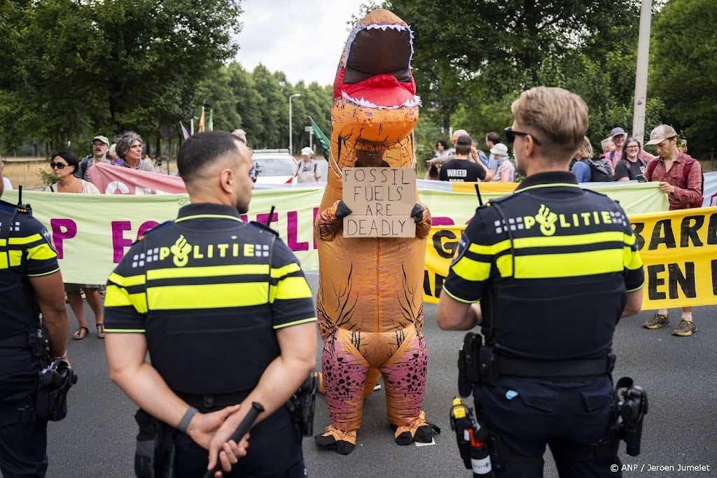 Politie beëindigt demonstratie A12 Den Haag