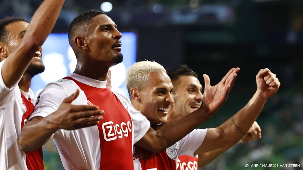 Haller helpt Ajax met vier treffers aan grote zege op Sporting  