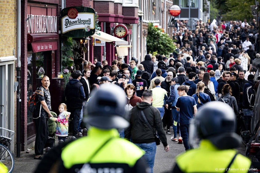 Rust terug bij hoofdbureau politie Amsterdam na protest Ajax-fans