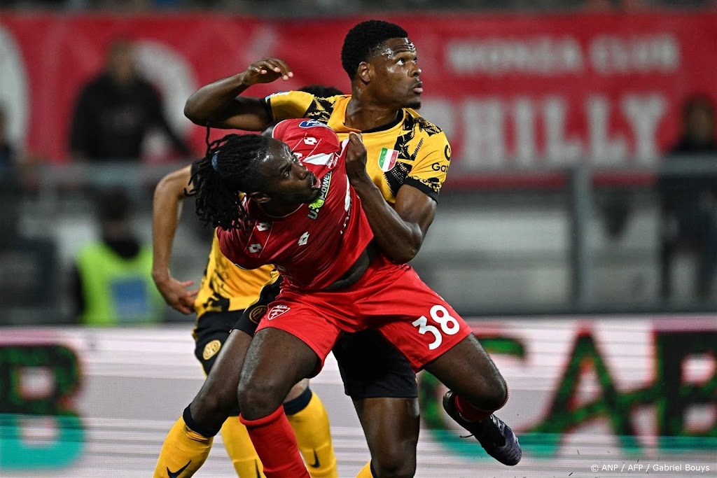 Dumfries bezorgt Internazionale punt bij Monza 