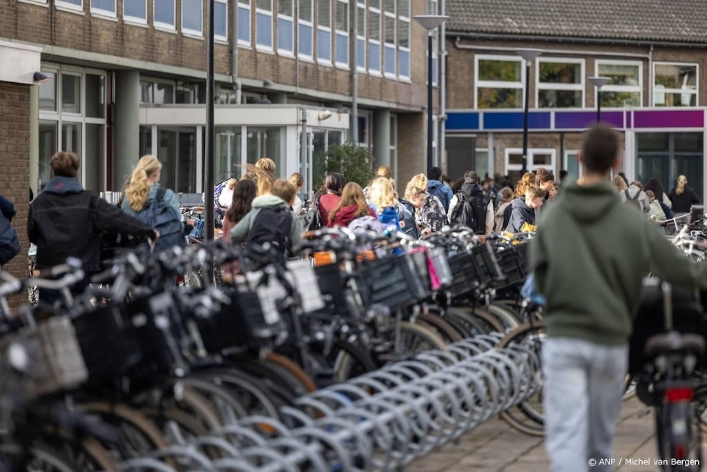 Minister en staatssecretaris op bezoek in Beverwijk na onrust