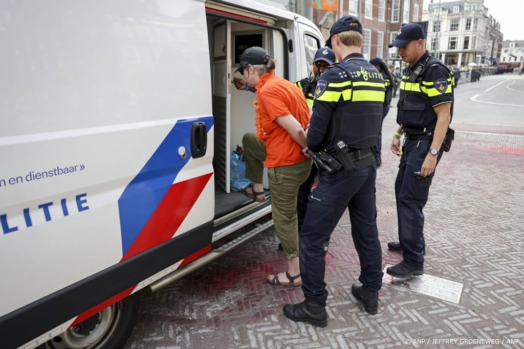 XR eist verantwoordelijkheid op voor gooien verf op route koets