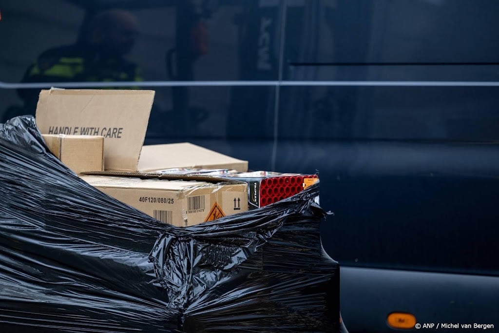 3800 kilo illegaal vuurwerk in beslag genomen 
