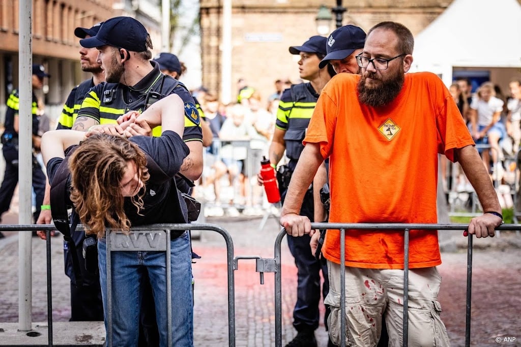 Zeven mensen aangehouden voor bekladden route Prinsjesdag