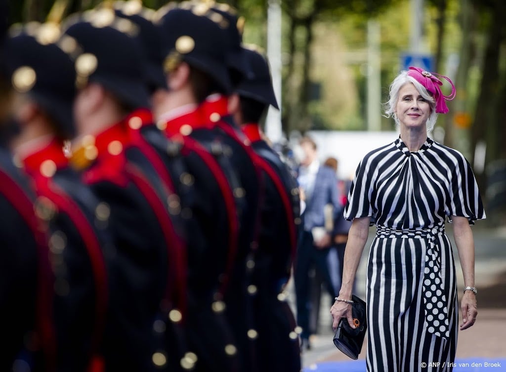 Kamerleden aangekomen bij schouwburg voor troonrede