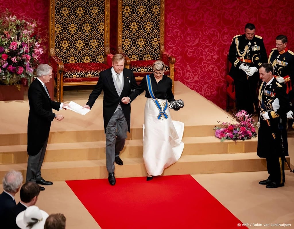 Koning vraagt gemeenten in troonrede om solidair te zijn op asiel
