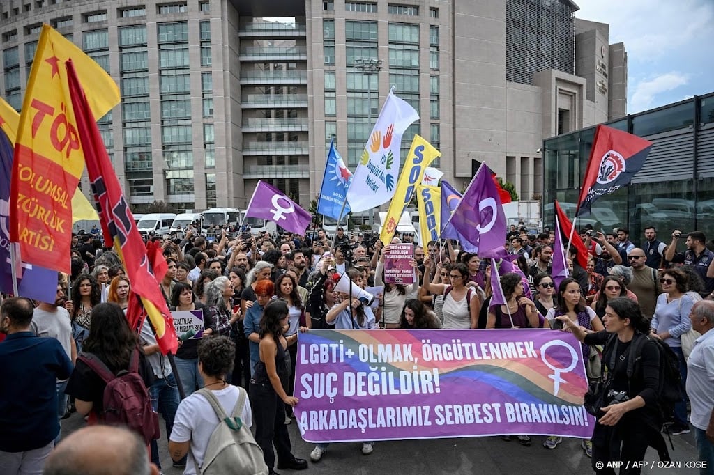 Turkse politie pakt 150 pro-lhbtqi-demonstranten op