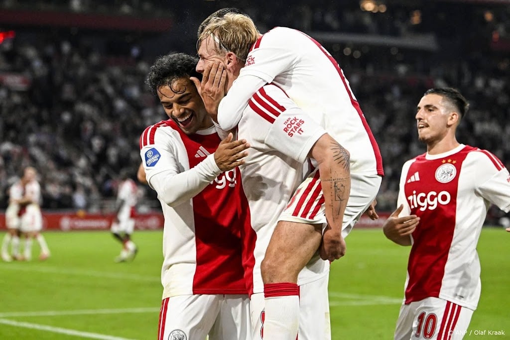 Ajax wint inhaalwedstrijd van Willem II en neemt vierde plaats in