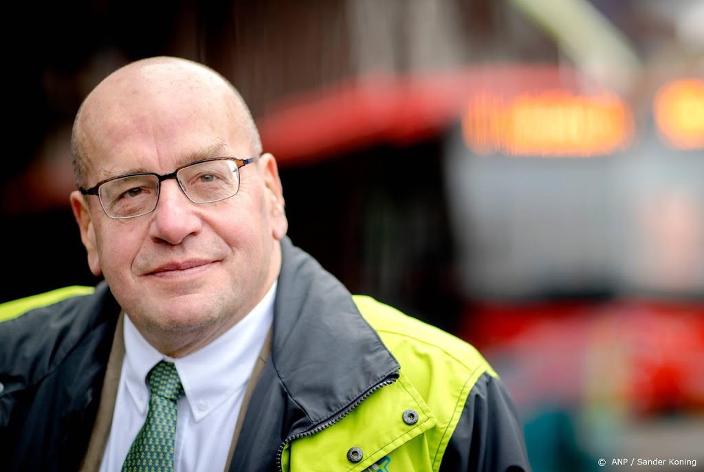 Oud-officier Teeven maakt in proces-Holleeder reis door verleden