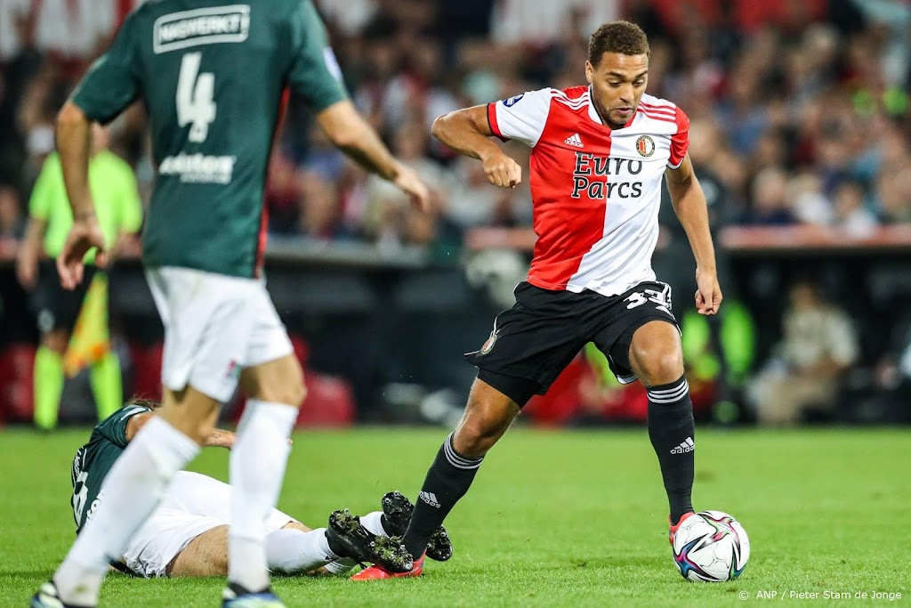 Feyenoord-trainer Slot gunt Dessers basisplaats, Nelson fit