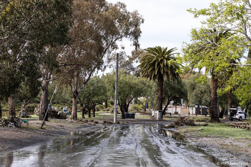Een dode bij overstromingen in Australië