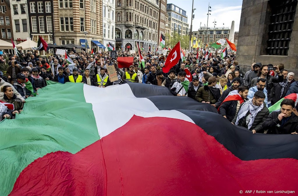 ME verdrijft demonstranten bij pro-Israël-manifestatie Amsterdam