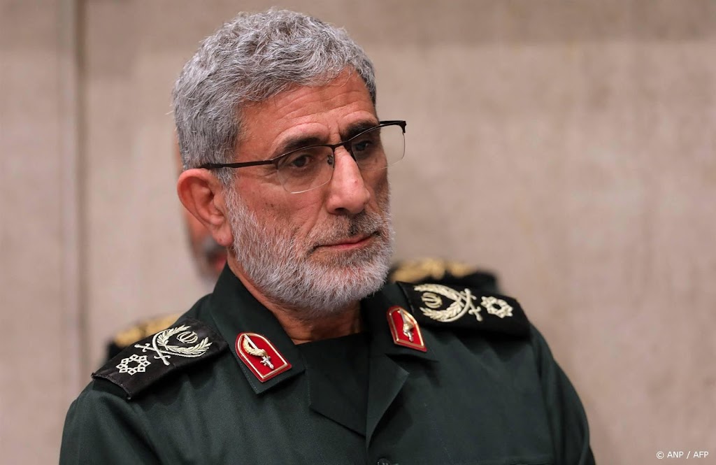 Iraanse commandant duikt op bij begrafenis generaal