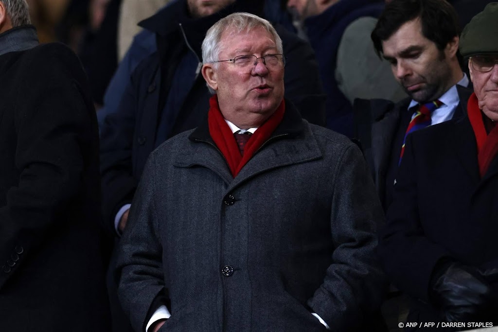 Oud-coach Ferguson stopt als ambassadeur bij bezuinigend United