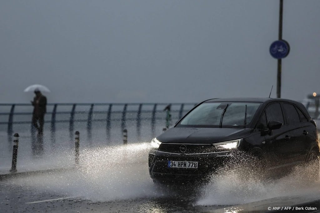 Meerdere doden door overstromingen in Istanbul