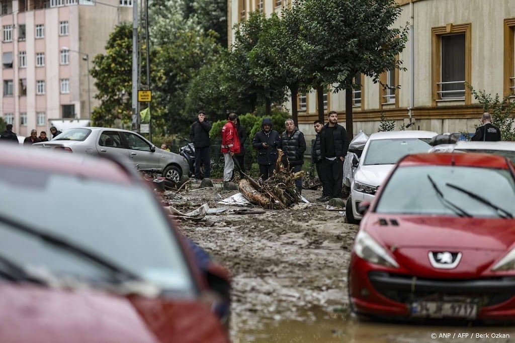 Dodental door overstromingen Istanbul loopt op