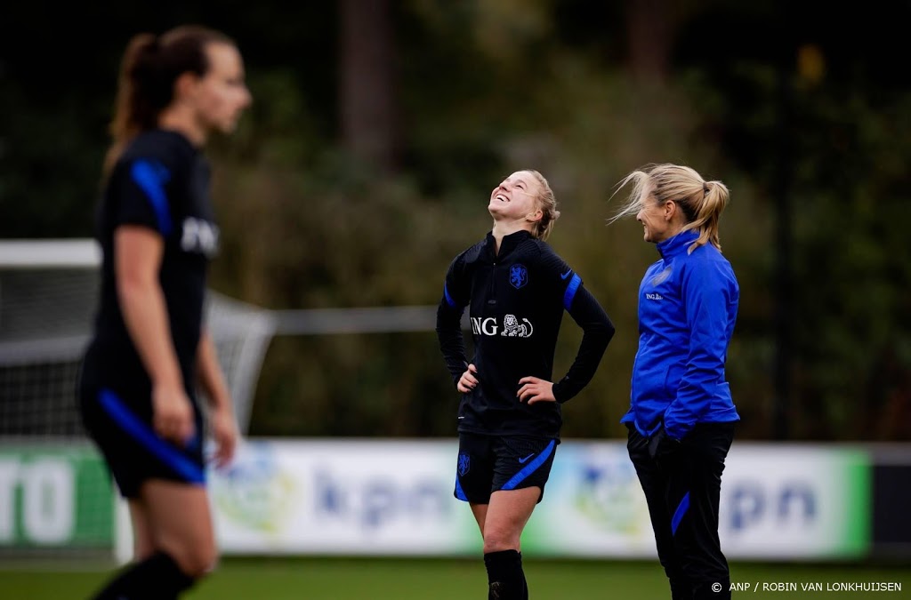 Voetbalsters Oranje oefenen op 27 november tegen Verenigde Staten