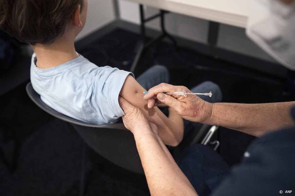 Gezondheidsraad: coronaprik voor klein kind met medisch risico