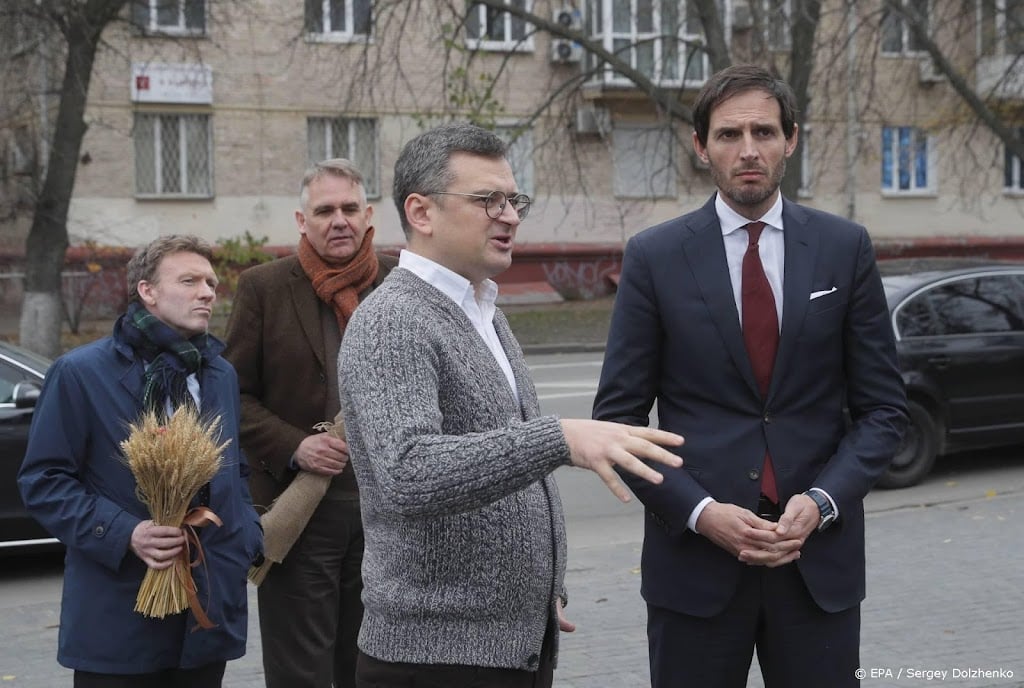 Minister Hoekstra spreekt alsnog kort met Zelenski in Kiev