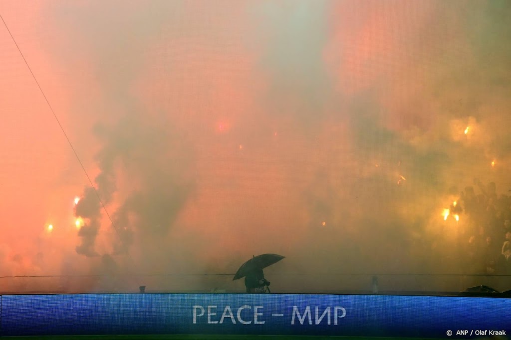 UEFA straft Feyenoord zwaar voor wangedrag fans