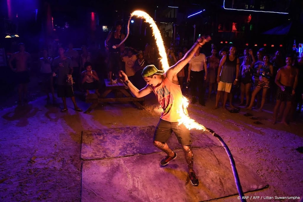Oproep aan Nederlanders in Thailand: mijd drukke full moon-party's
