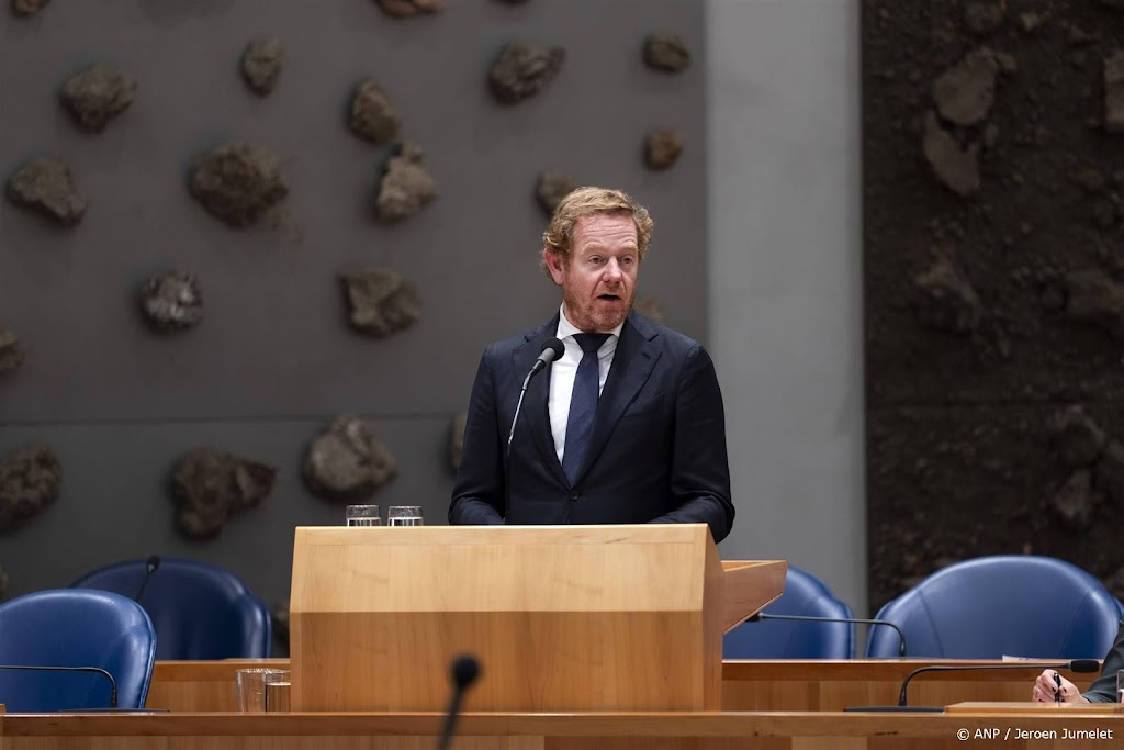 Van Weel blij met eerste aanhouding, waarschuwt andere verdachten