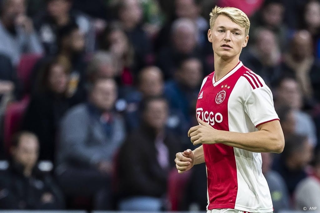Ajax-verdediger Schuurs baalt van treffer AZ
