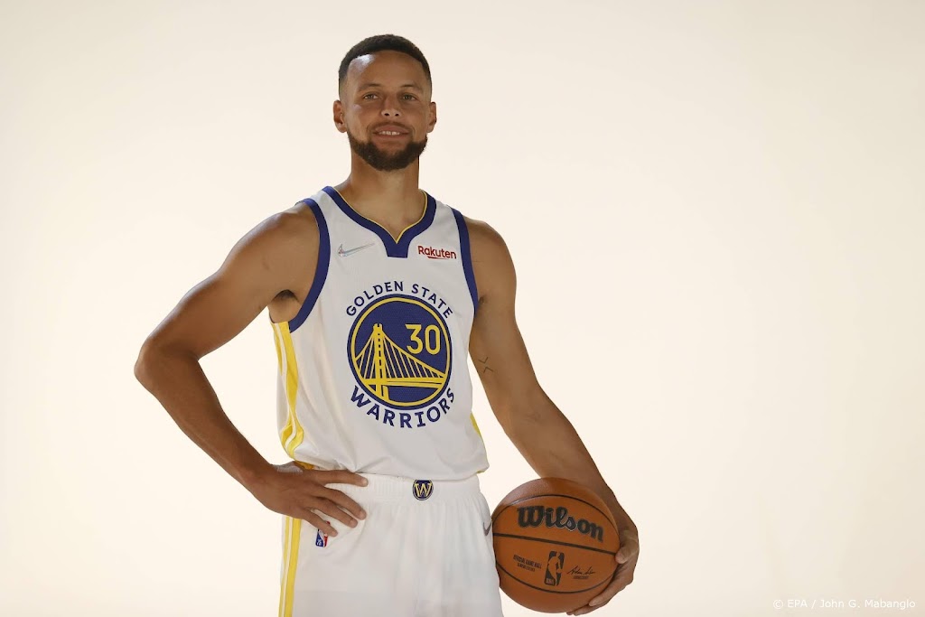 Basketballer Curry heeft NBA-record driepunters binnen 