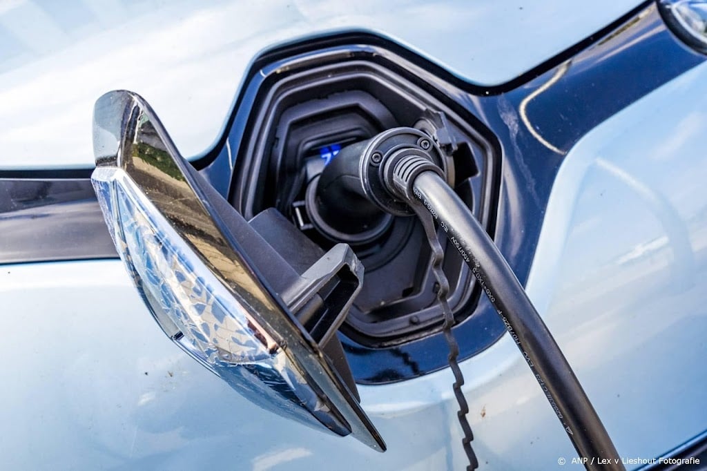 Rekeningrijden wordt in 2030 ingevoerd, ook voor elektrische auto