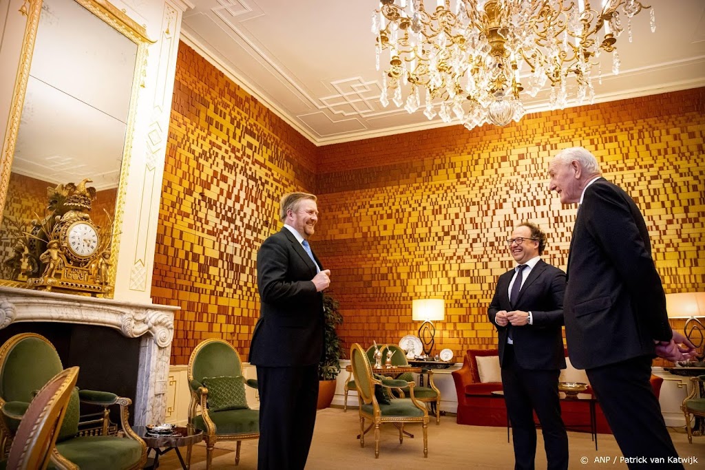 Koning Willem-Alexander ontvangt informateurs