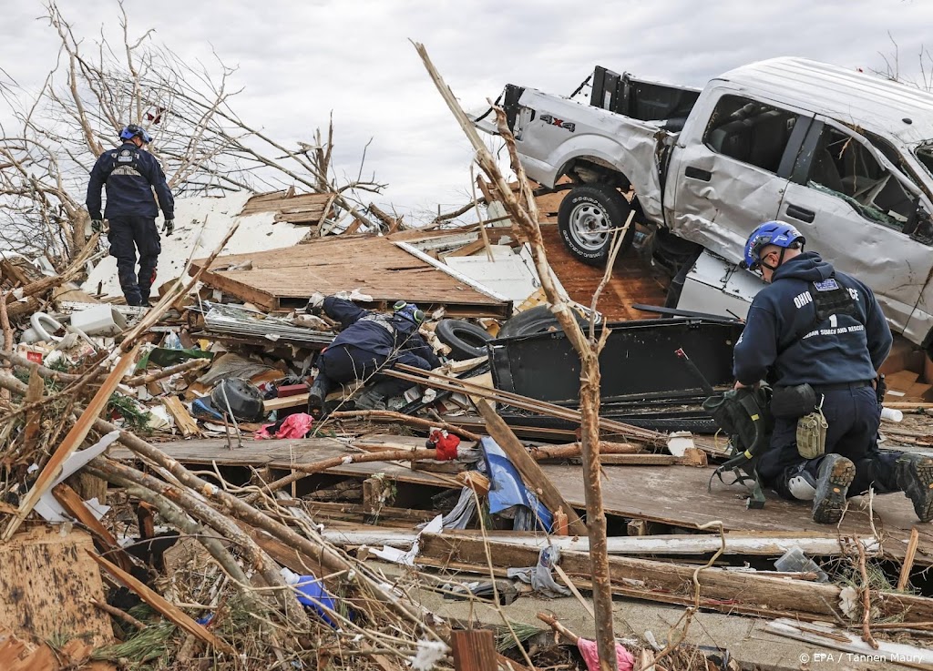 Biden bezoekt door tornado's getroffen plaatsen in Kentucky