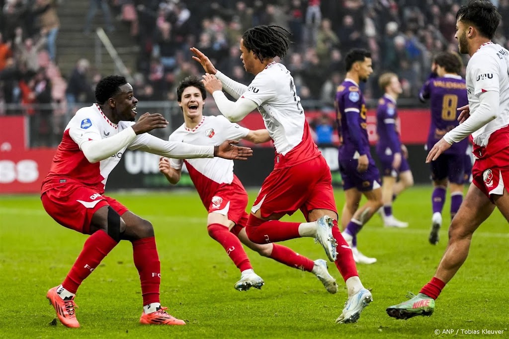 FC Utrecht ontsnapt met gelijkspel tegen tiental van Eagles 