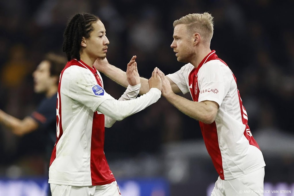 Ajax begint met zes andere basisspelers tegen Almere City 