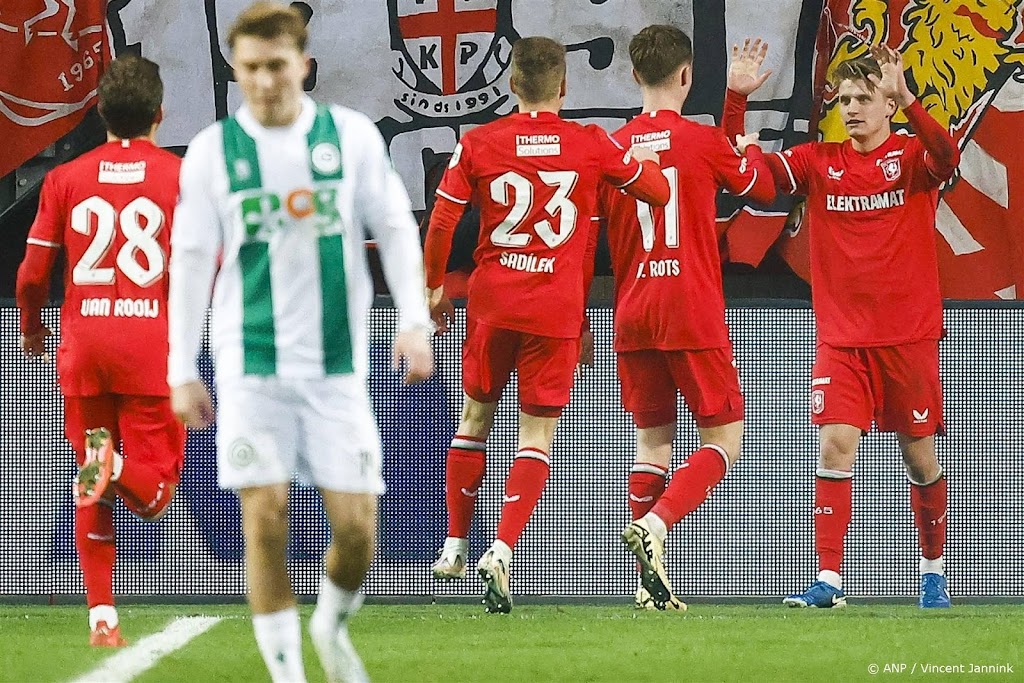 FC Twente wint voor eigen publiek van FC Groningen