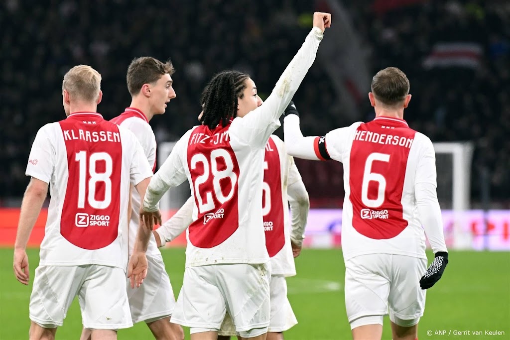 Ajax na ruime thuiszege op Almere terug op tweede plaats