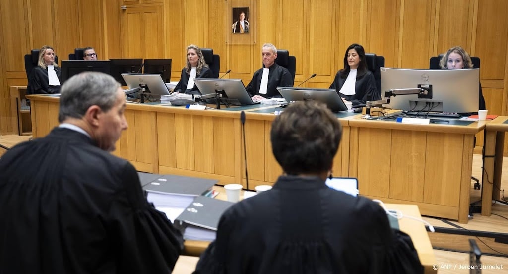 OM begonnen aan acht uur durend betoog in Stint-zaak