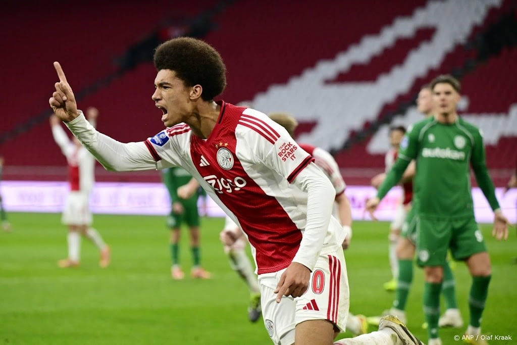 Ajax legt verdediger Bouwman vast tot medio 2030